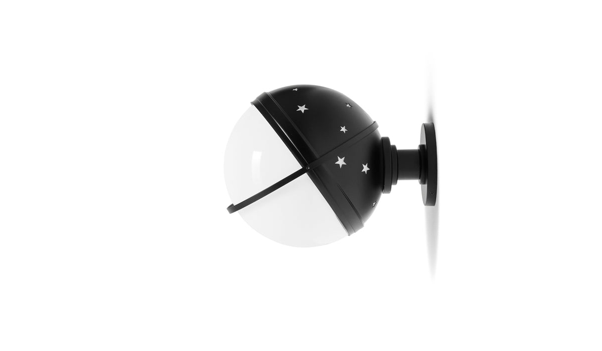 Applique Helena de Charles Eames - Cassina-applique noire à sphère étoilée et verre opalin-Cassina