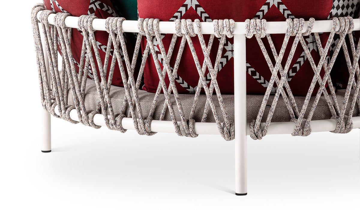 Canapé extérieur Love Bed Trampoline de Patricia Urquiola - Cassina-détail de la corde tressée et des pieds-The Woods Gallery