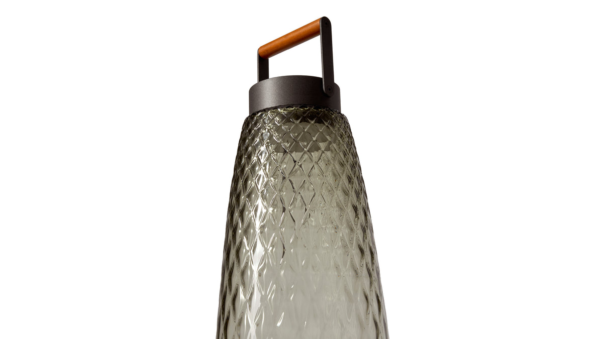 Lampe portable Singapore Sling Outdoor - Cassina-gros plan sur le verre fumé et la poignée en cuir-Cassina