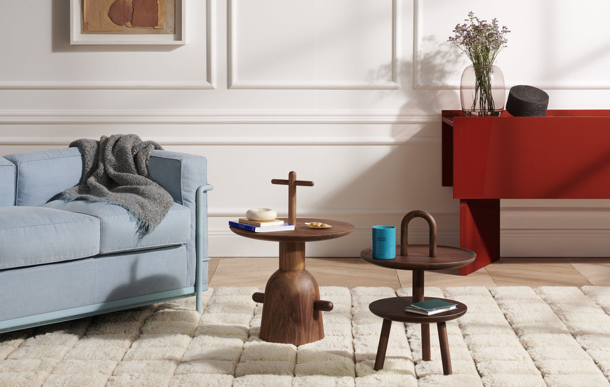 Objets Réaction Poétique de Jaime Hayon - Cassina-en situation dans un salon, tables basses en bois-Cassina