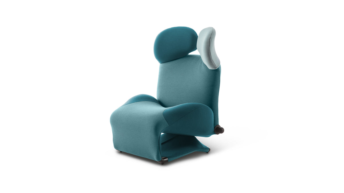 Fauteuil Wink de Toshiyuki Kita - Cassina-fauteuil Wink bleu canard, position assise-The Woods Gallery