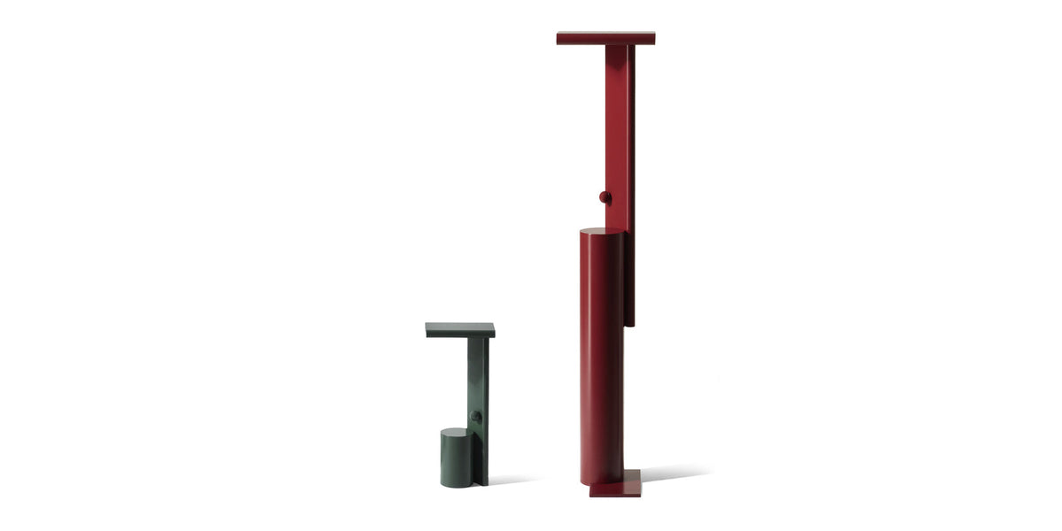 Lampadaire Polyshape de Ferréol Babin - Cassina-vue de face, deux lampes rouge et verte-Cassina