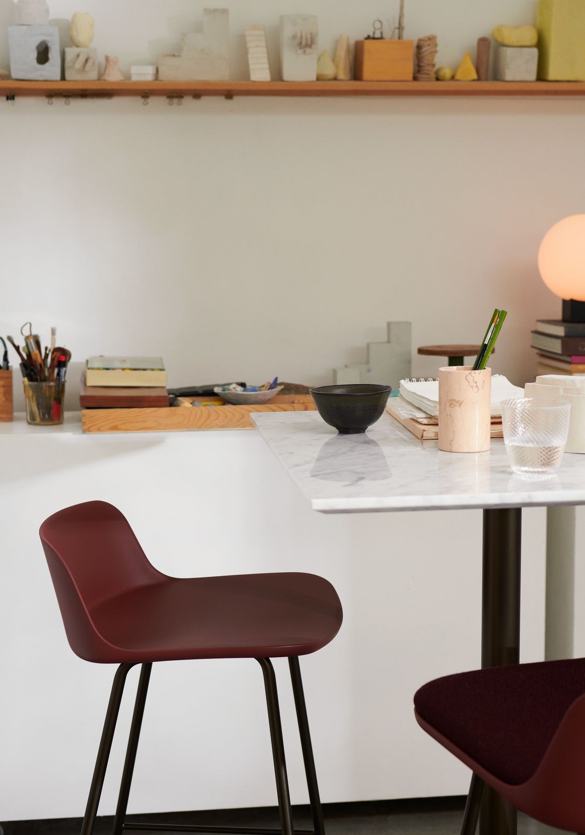 Tabourets de bar Rely HW86 en situation - &Tradition
