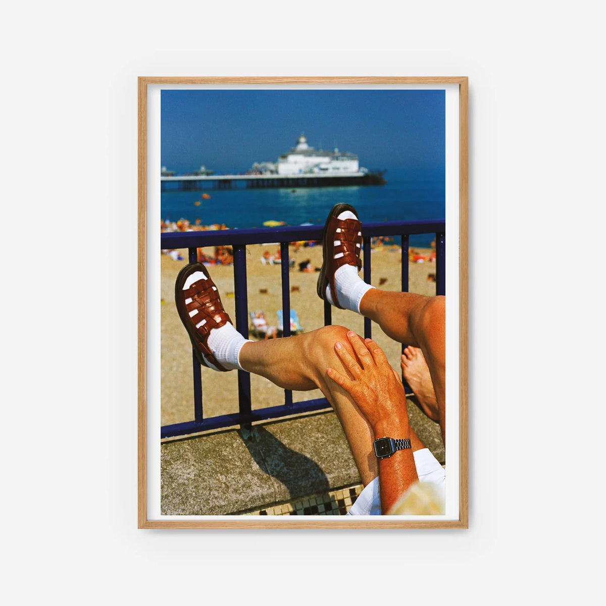 Affiche EASTBOURNE par Martin Parr - The Wrong Shop-Cadre chêne-The Woods Gallery