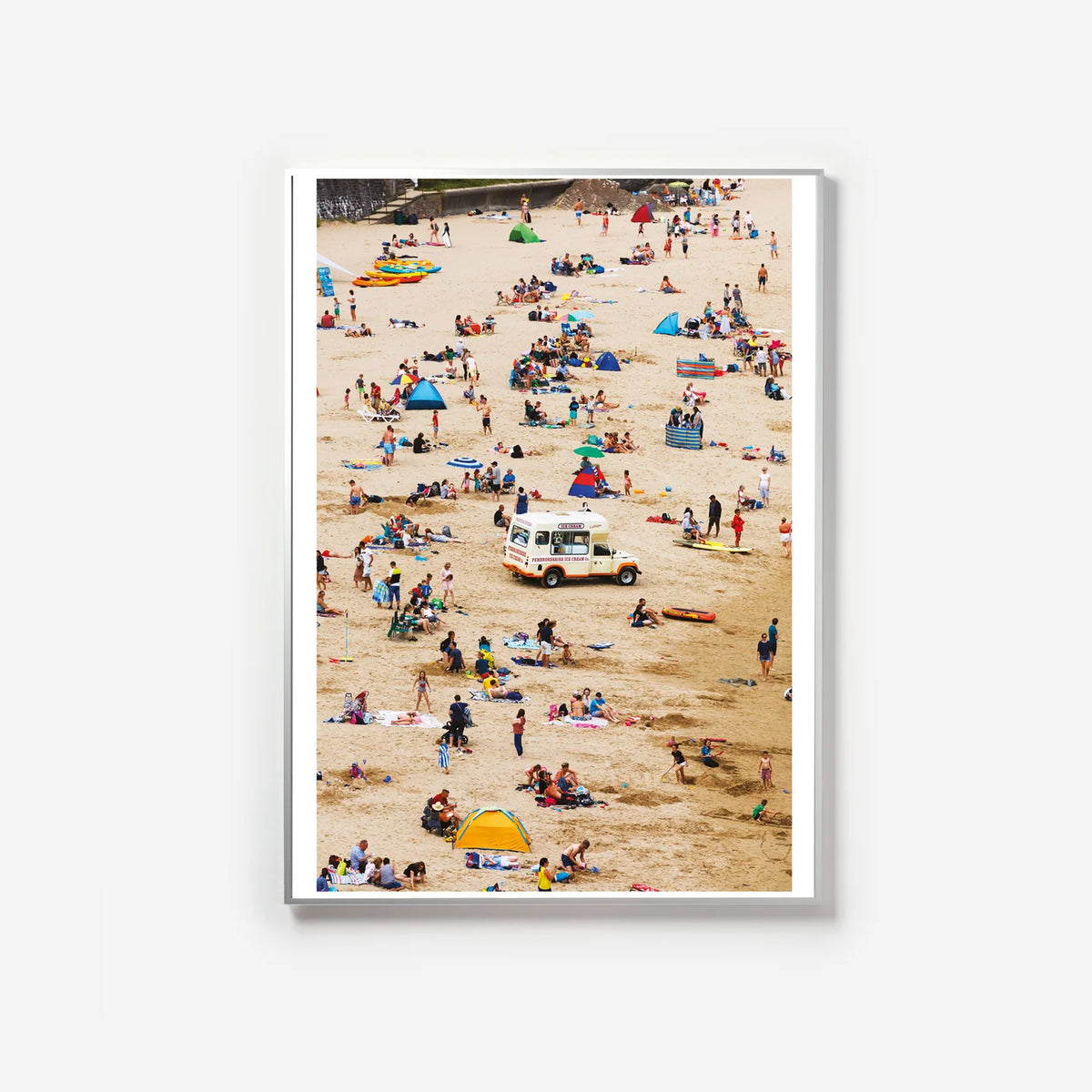 Affiche TENBY "Beach Therapy" par Martin Parr - The Wrong Shop-Cadre en aluminium argenté-The Woods Gallery