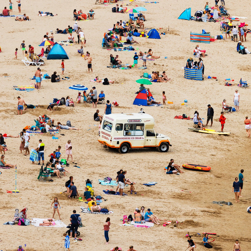Affiche TENBY "Beach Therapy" par Martin Parr - The Wrong Shop-Non encadré-The Woods Gallery