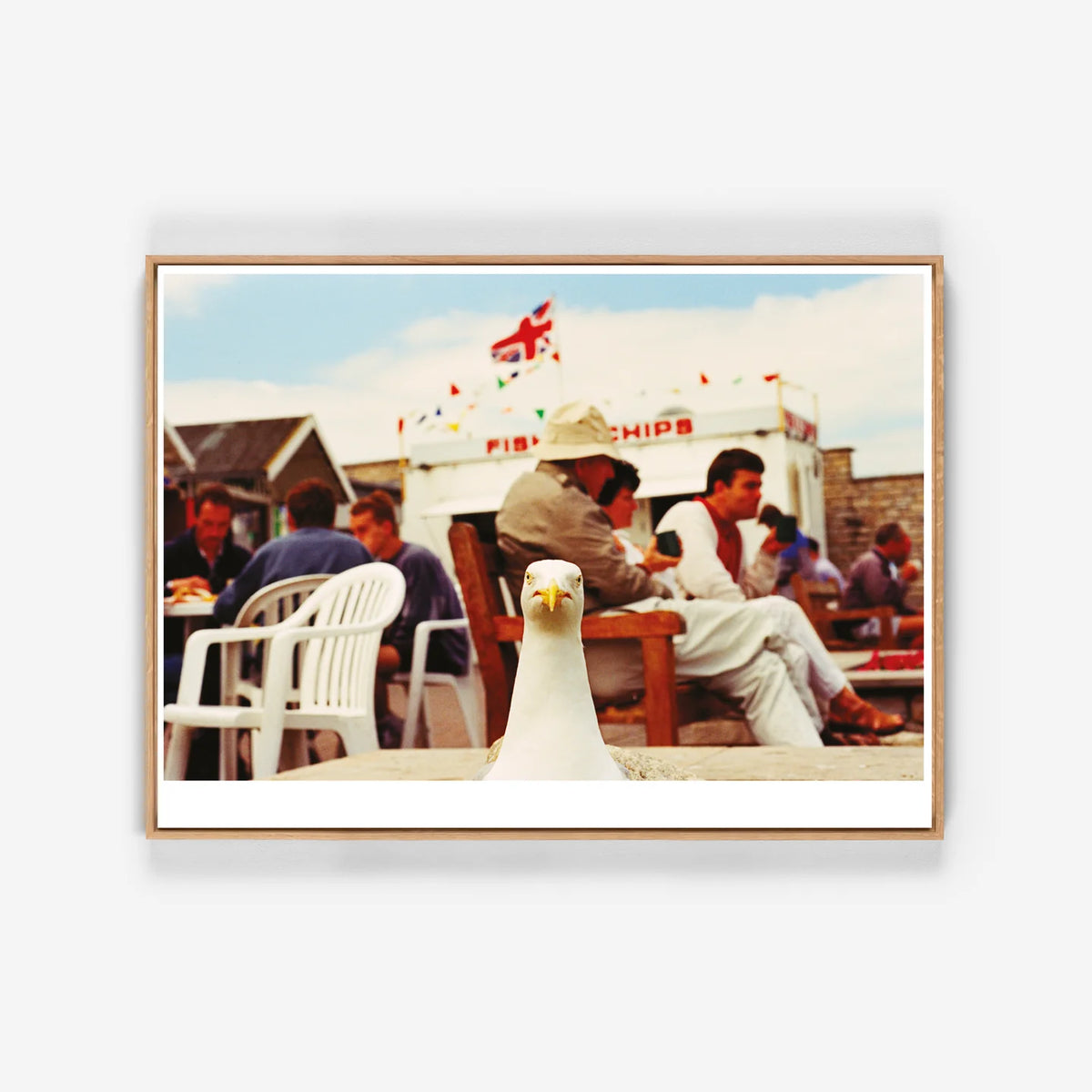 Affiche "West Bay" de Martin Parr - The Wrong Shop-Cadre de plateau en chêne-The Woods Gallery