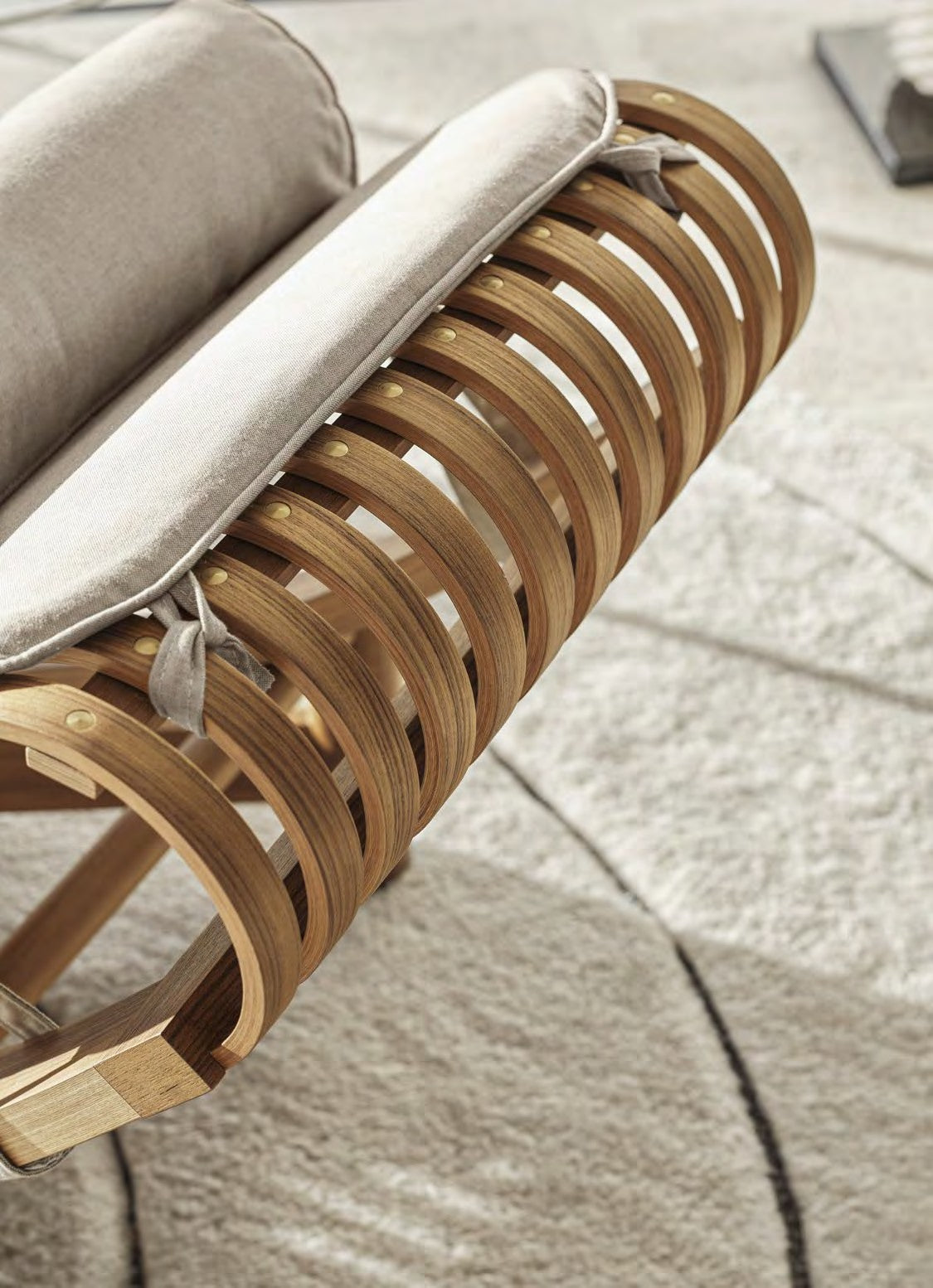 Chaise Longue Tokyo de Charlotte Perriand - Cassina-ambiance catalogue Cassina 2026 (vue 2)-The Woods Gallery