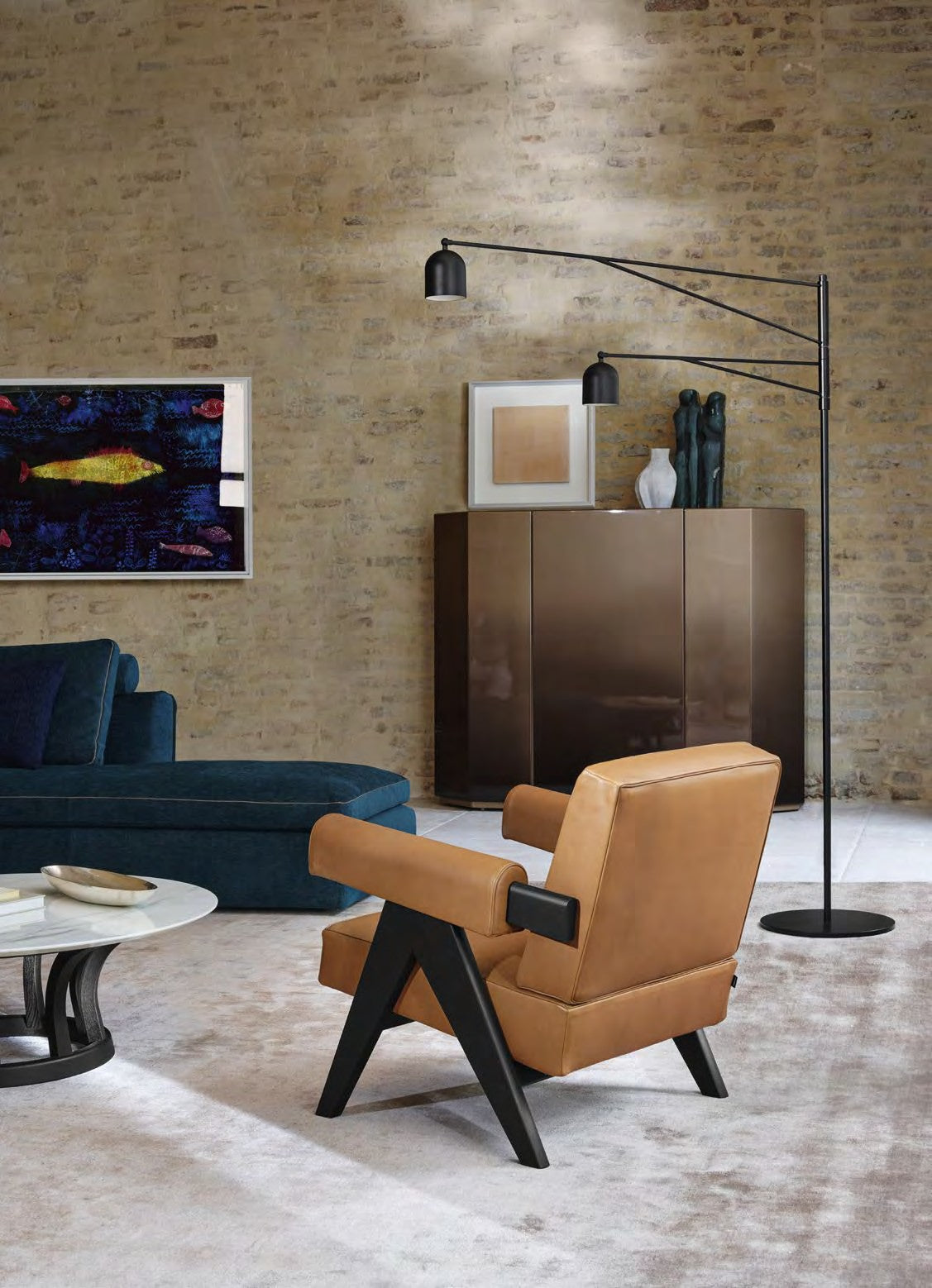 Fauteuil 053 Capitol Complex de Pierre Jeanneret - Cassina-ambiance catalogue Cassina 2026 (vue 2)-The Woods Gallery