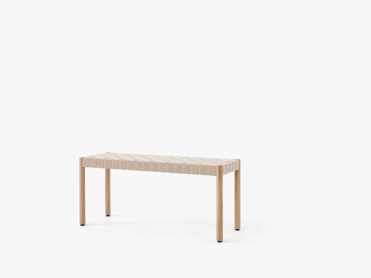 Banc Betty TK4 de Thau & Kallio - &Tradition-Chêne massif laqué-Lin naturel-The Woods Gallery