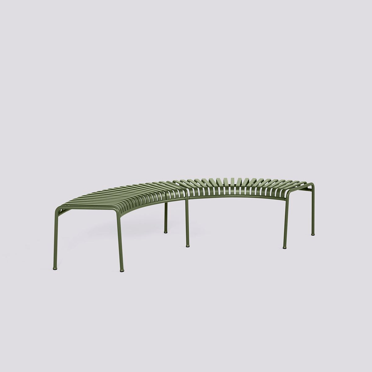 Banc arrondi Palissade avec pied central - Hay-Olive vue studio-The Woods Gallery