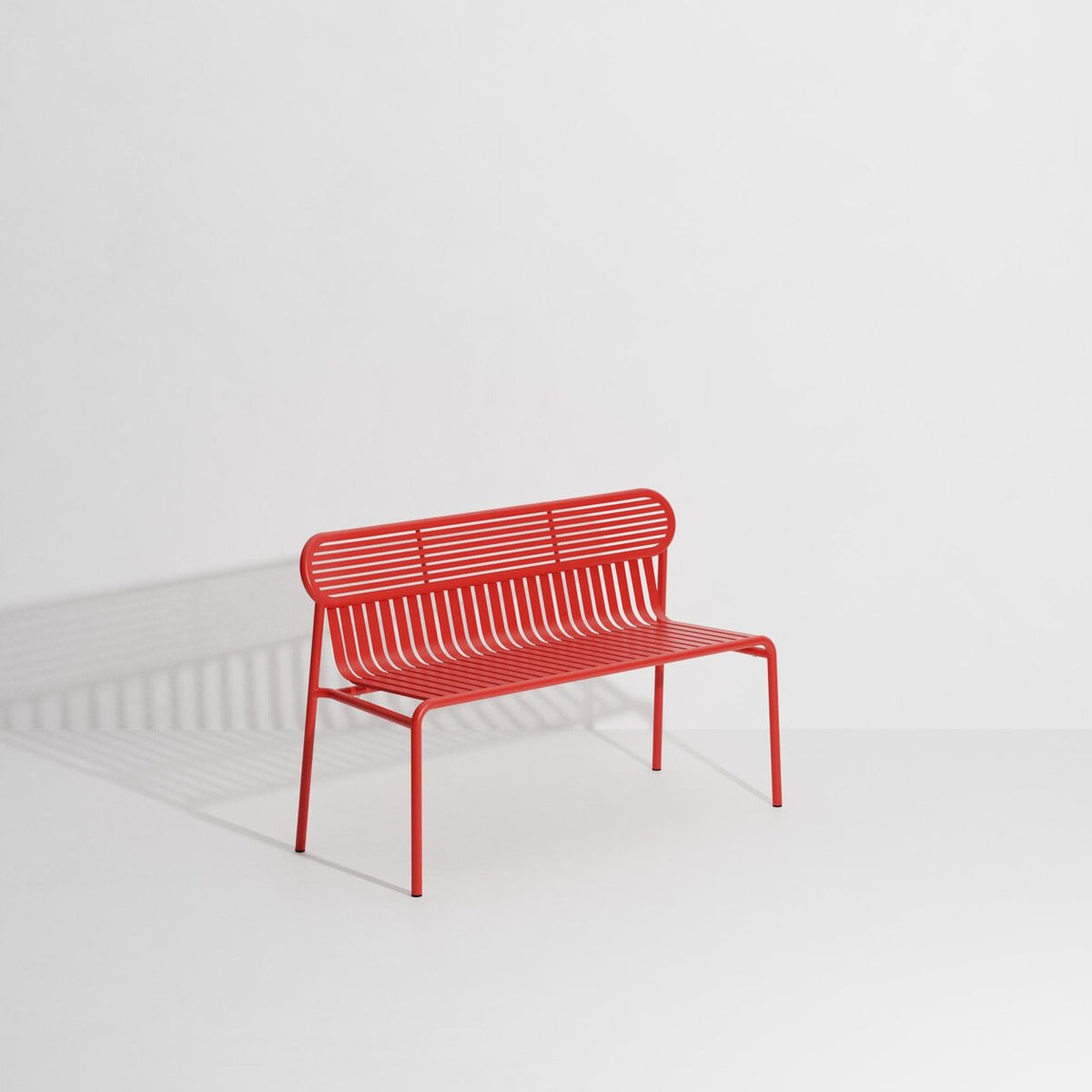 Banc de jardin Week-End de Studio Brichet-Ziegler - Petite Friture-Rouge-The Woods Gallery