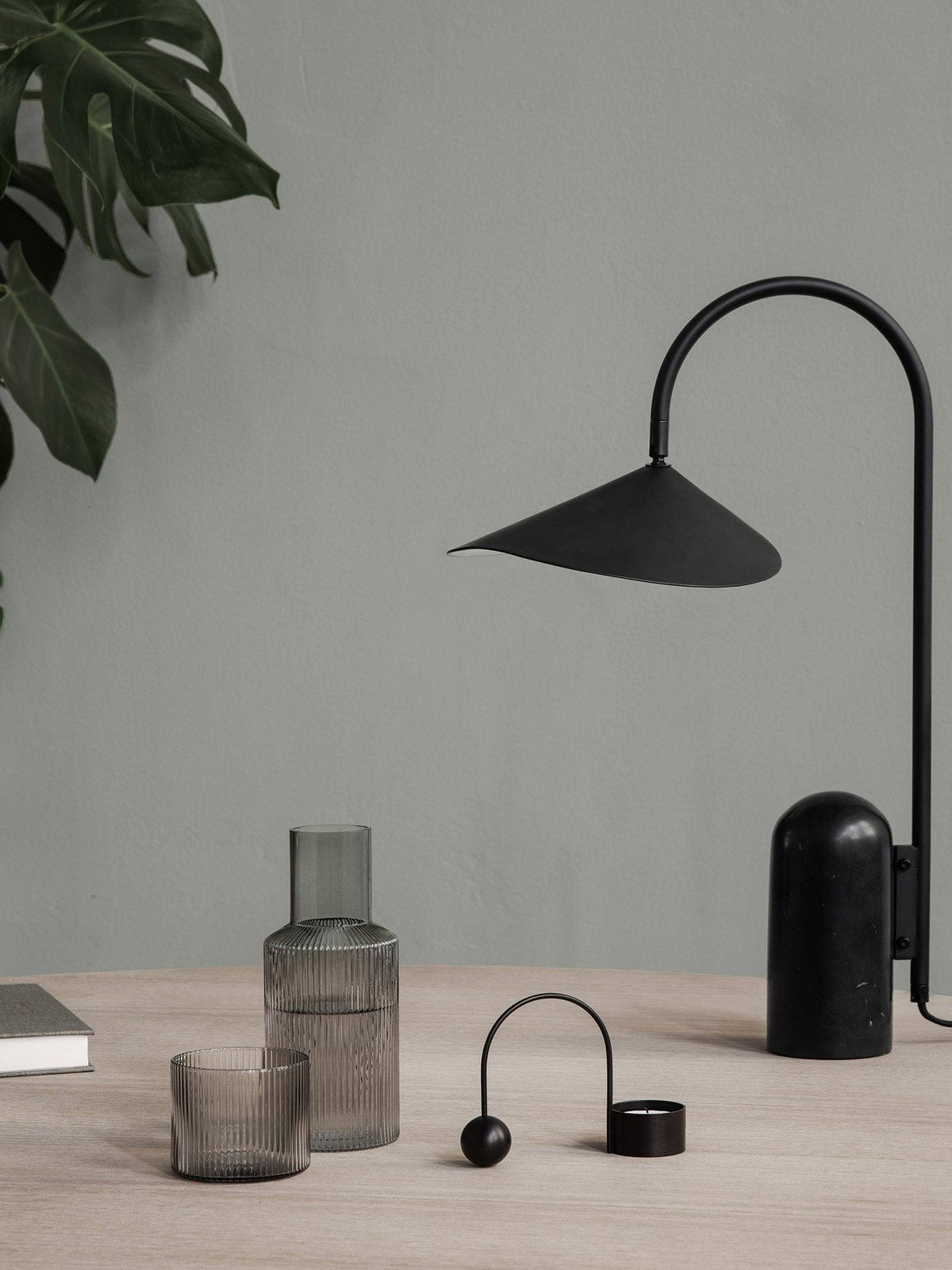 Carafe Ripple et son verre - Ferm Living-Fumé-The Woods Gallery