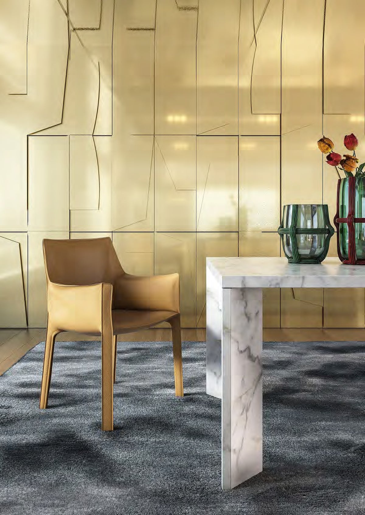 Fauteuil en cuir CAB 413 par Mario Bellini - Cassina-ambiance catalogue Cassina 2026-The Woods Gallery