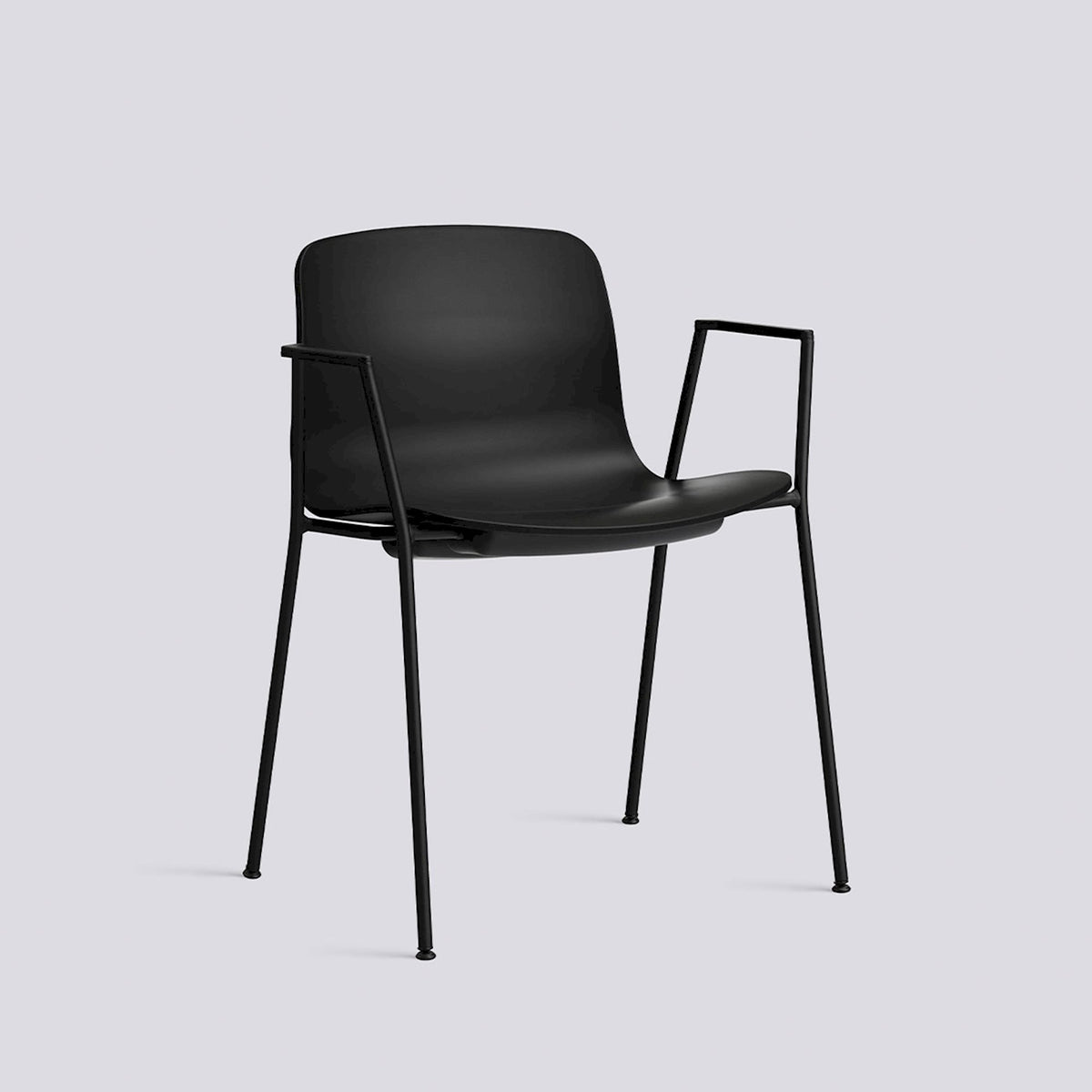 Chaise About A Chair AAC 18 de Hee Welling - Hay-Polypropylène recyclé noir, acier thermolaqué noir, piètement 4 pieds-The Woods Gallery