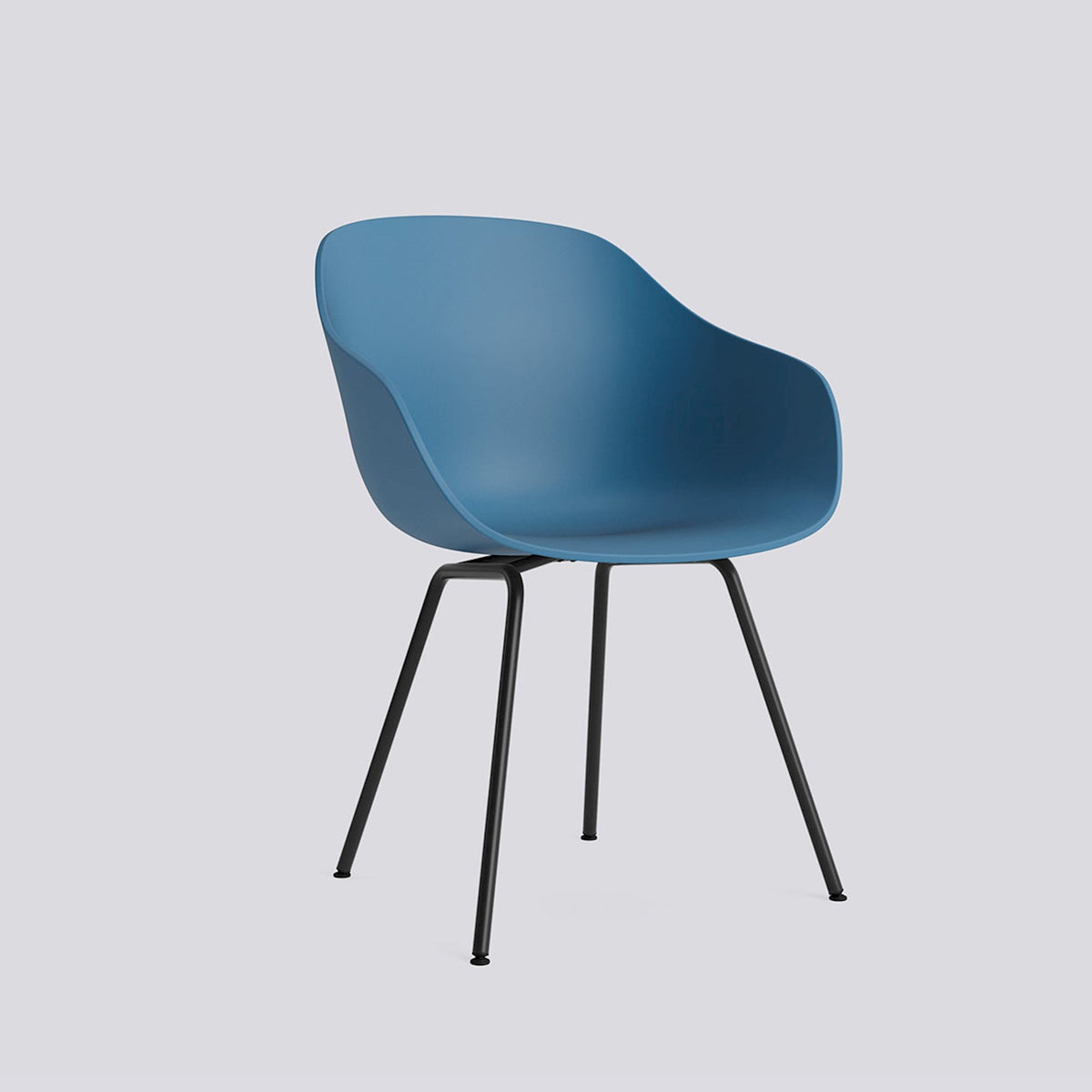 Chaise About A Chair AAC 226 de Hee Welling - Hay-Polypropylène recyclé Azure blue, acier thermolaqué noir, piètement 4 pieds-The Woods Gallery