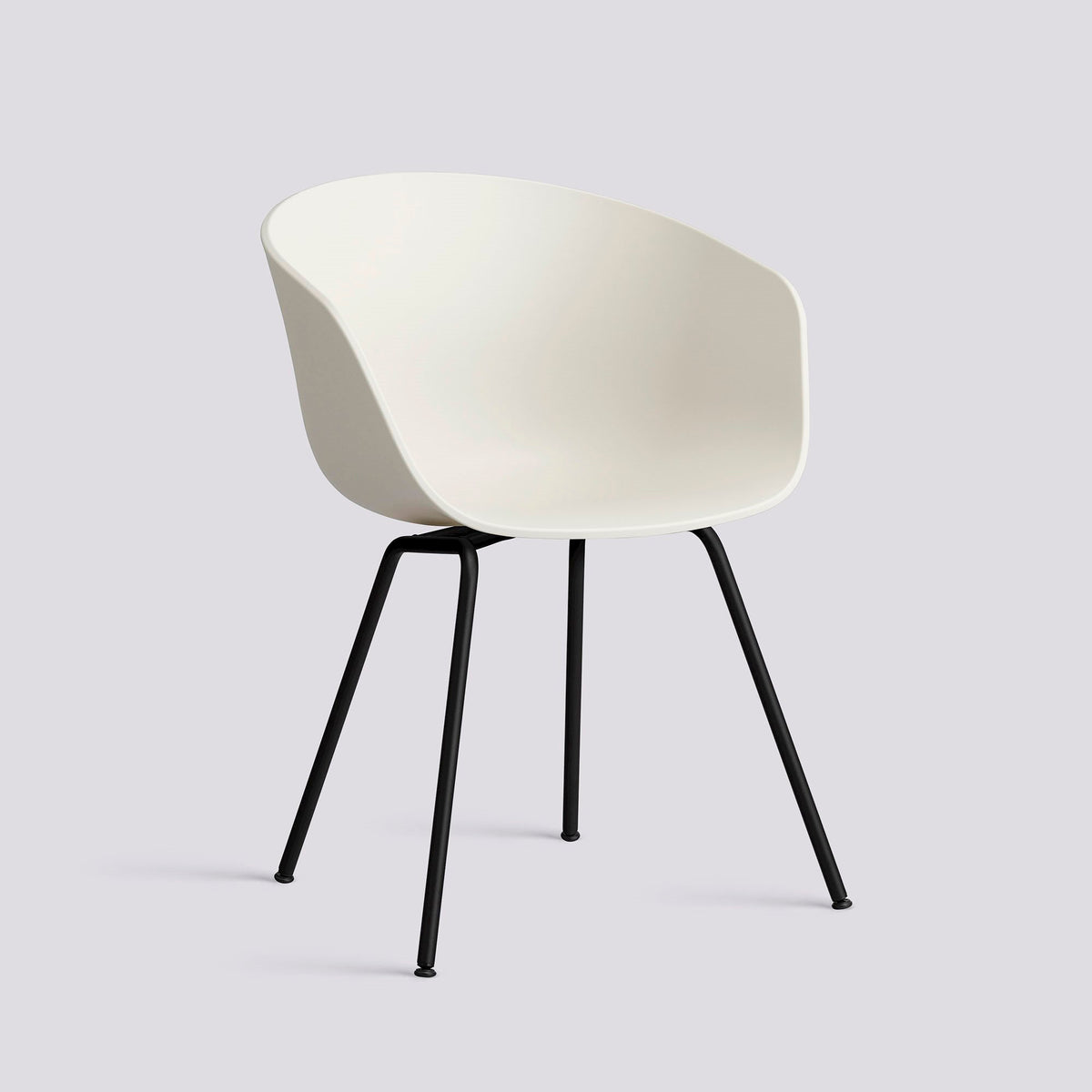Chaise About A Chair AAC 26 de Hee Welling - Hay-Polypropylène recyclé Melange cream, acier thermolaqué noir, piètement 4 pieds-The Woods Gallery