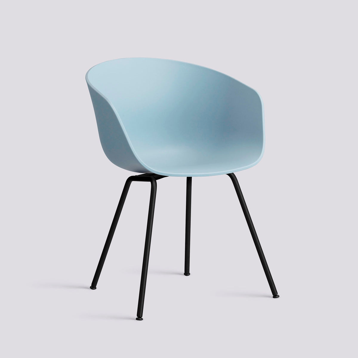 Chaise About A Chair AAC 26 de Hee Welling - Hay-Polypropylène recyclé Slate blue, acier thermolaqué noir, piètement 4 pieds-The Woods Gallery