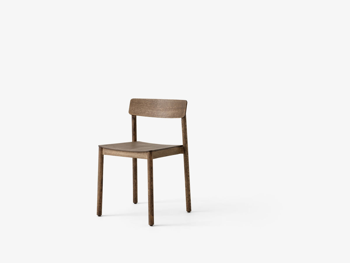 Chaise Betty TK1 de Thau & Kallio - &Tradition-Chêne huilé fumé-Assise bois-Sans revêtement-The Woods Gallery