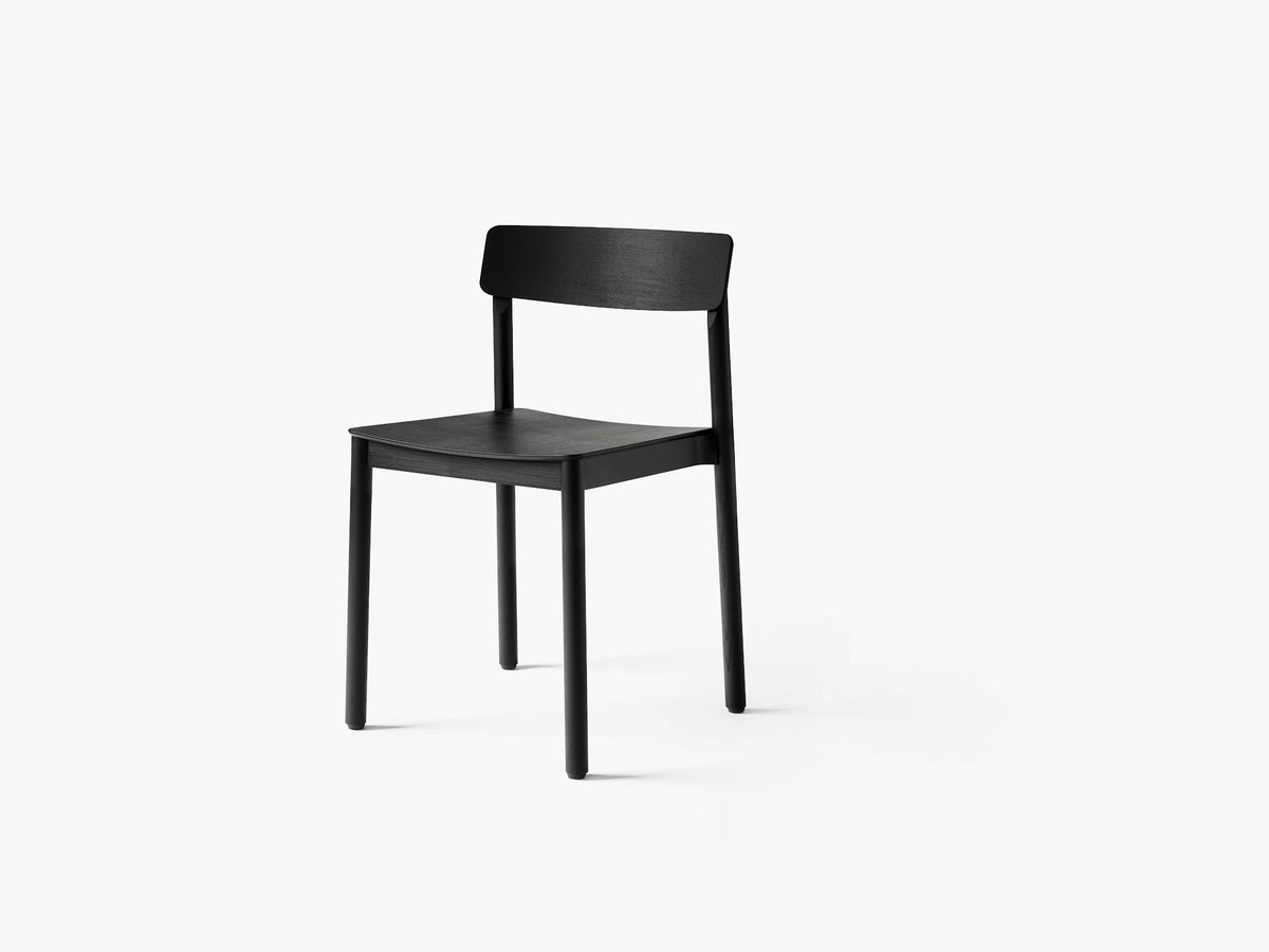 Chaise Betty TK1 de Thau & Kallio - &Tradition-Frêne laqué noir-Assise bois-Sans revêtement-The Woods Gallery