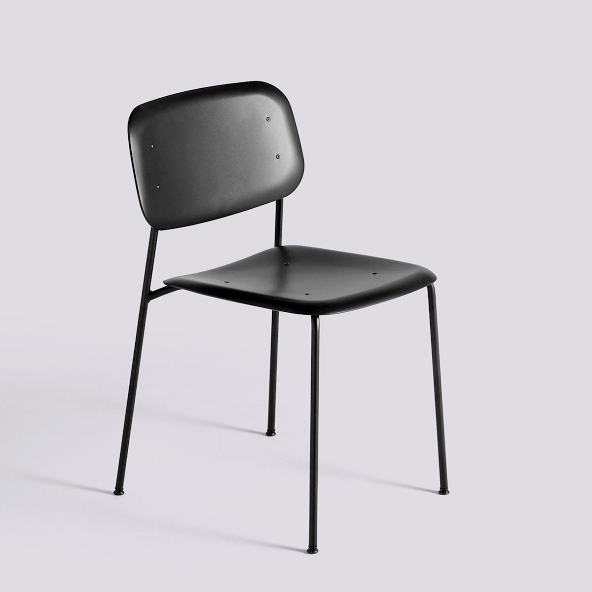Chaise Soft Edge 45 de Iskos-Berlin - Hay-Polypropylène noir, assise et dossier — Acier thermolaqué noir, piètement 4 pieds-The Woods Gallery