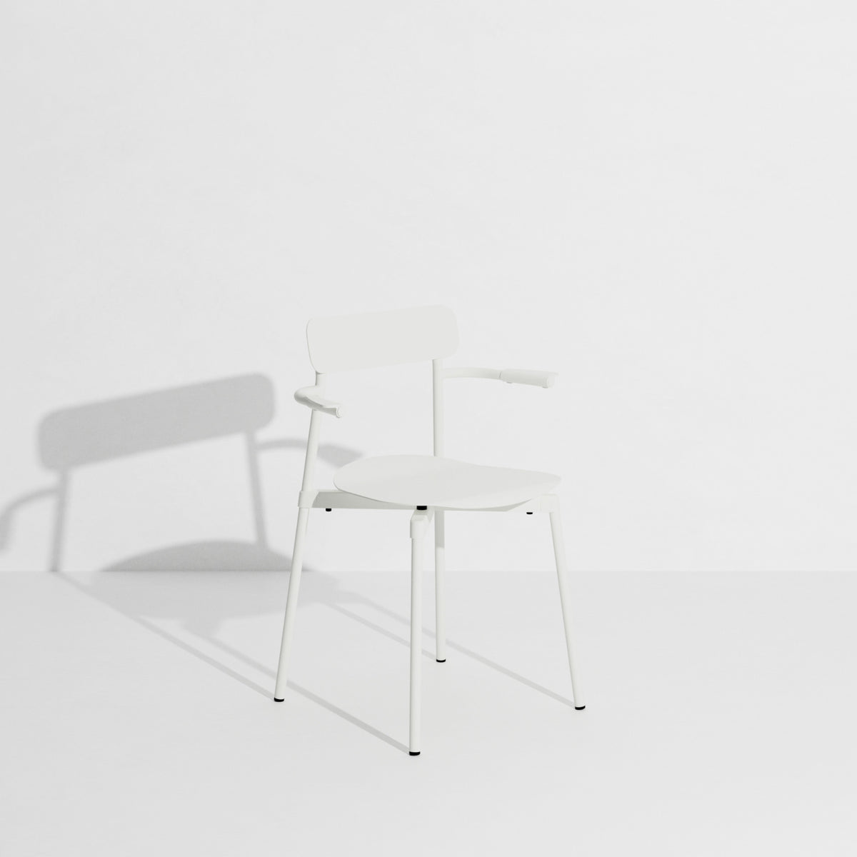 Chaise avec accoudoirs Fromme de Tom Chung - Petite Friture-Blanc-The Woods Gallery
