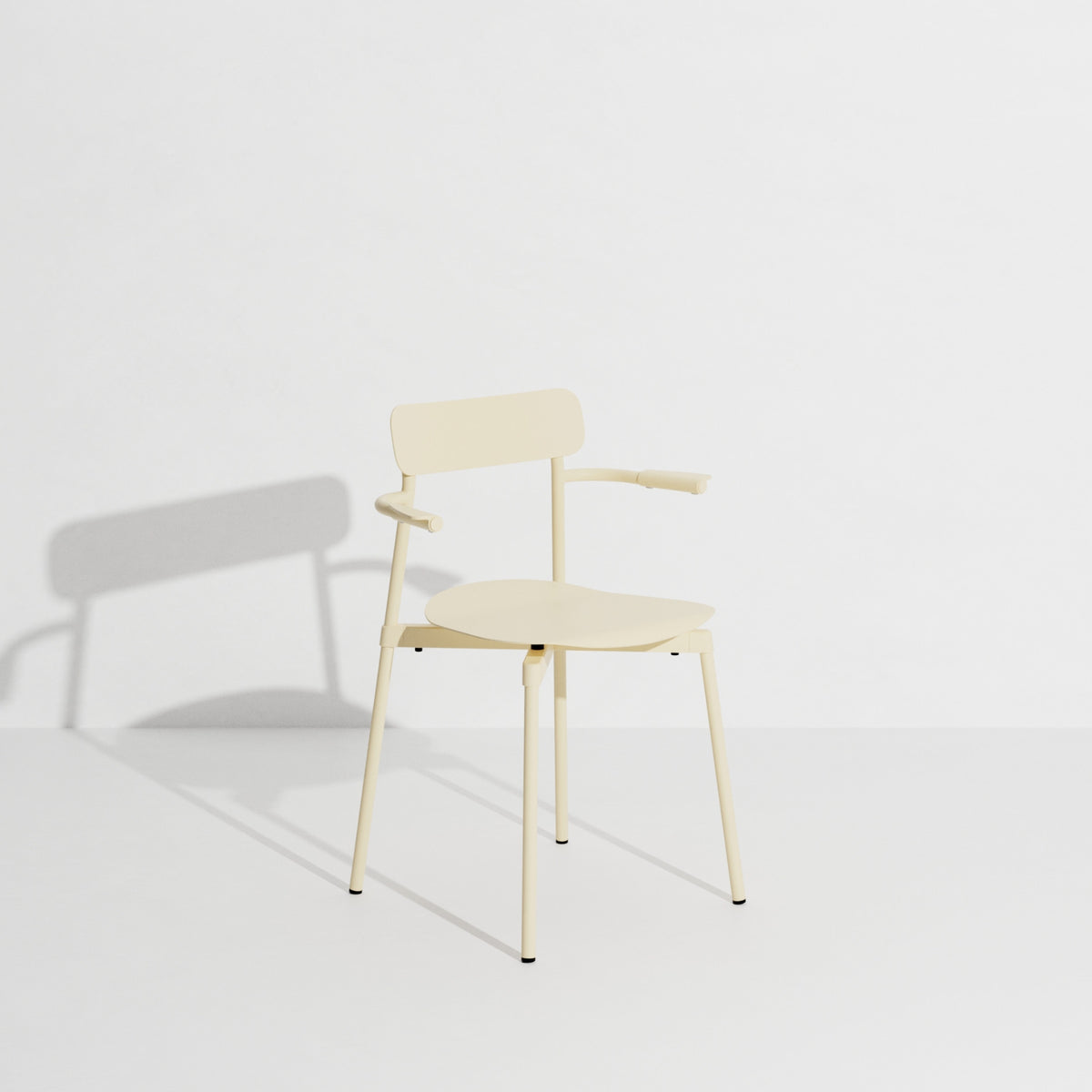 Chaise avec accoudoirs Fromme de Tom Chung - Petite Friture-Ivoire-The Woods Gallery
