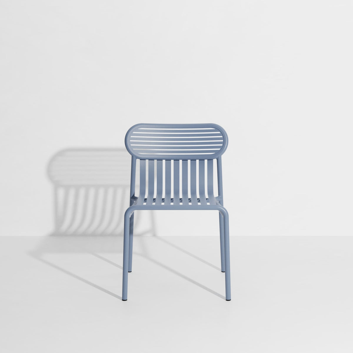 Chaise de jardin Week-End de Studio Brichet-Ziegler - Petite Friture-Bleu Pigeon-The Woods Gallery