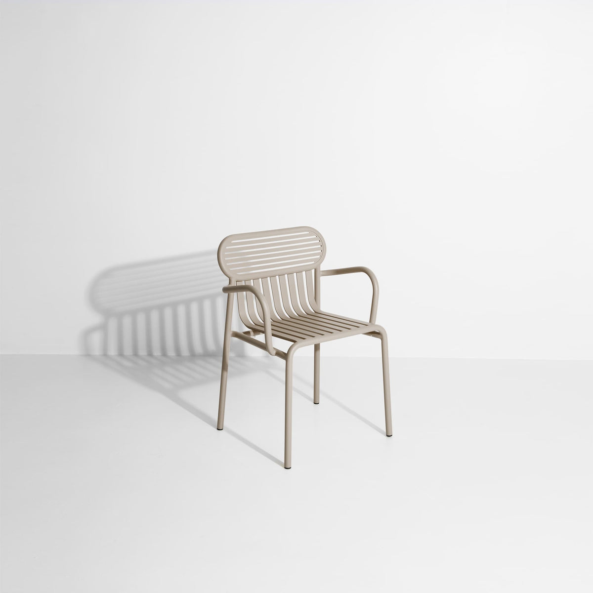 Chaise de jardin avec accoudoirs Week-End de Studio Brichet-Ziegler - Petite Friture-Dune-The Woods Gallery