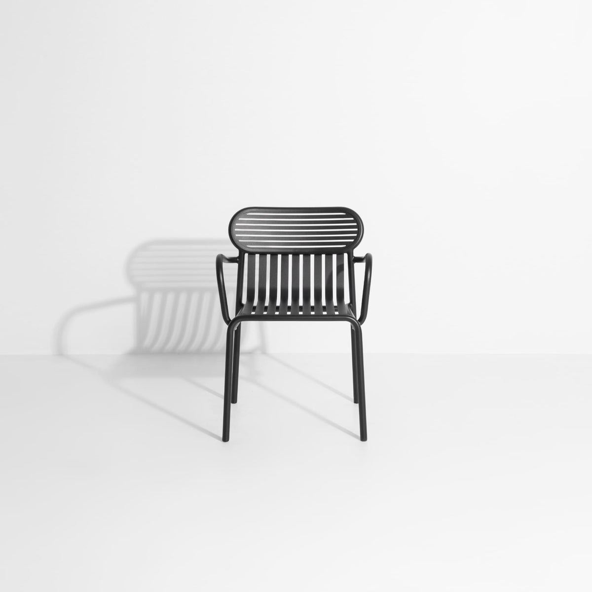 Chaise de jardin avec accoudoirs Week-End de Studio Brichet-Ziegler - Petite Friture-Noir-The Woods Gallery