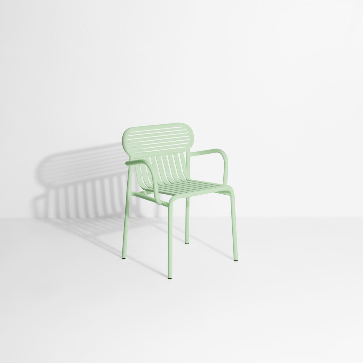 Chaise de jardin avec accoudoirs Week-End de Studio Brichet-Ziegler - Petite Friture-Vert pastel-The Woods Gallery