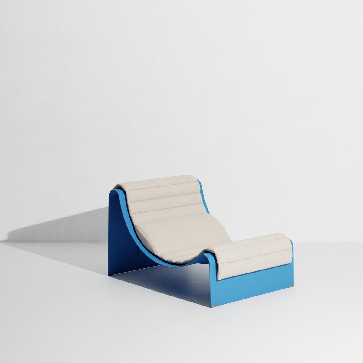 Chaise longue Eclipse de Garnier & Pingree - Petite Friture-Structure seule, Bleu Ciel (présentée avec un coussin Patio, non inclus)-The Woods Gallery