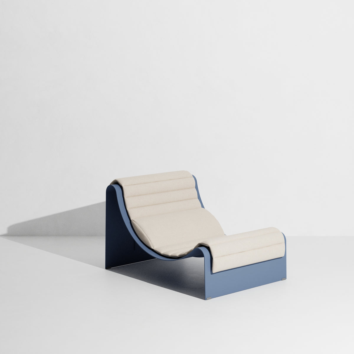Chaise longue Eclipse de Garnier & Pingree - Petite Friture-Structure seule, Bleu Pigeon (présentée avec un coussin Patio, non inclus)-The Woods Gallery