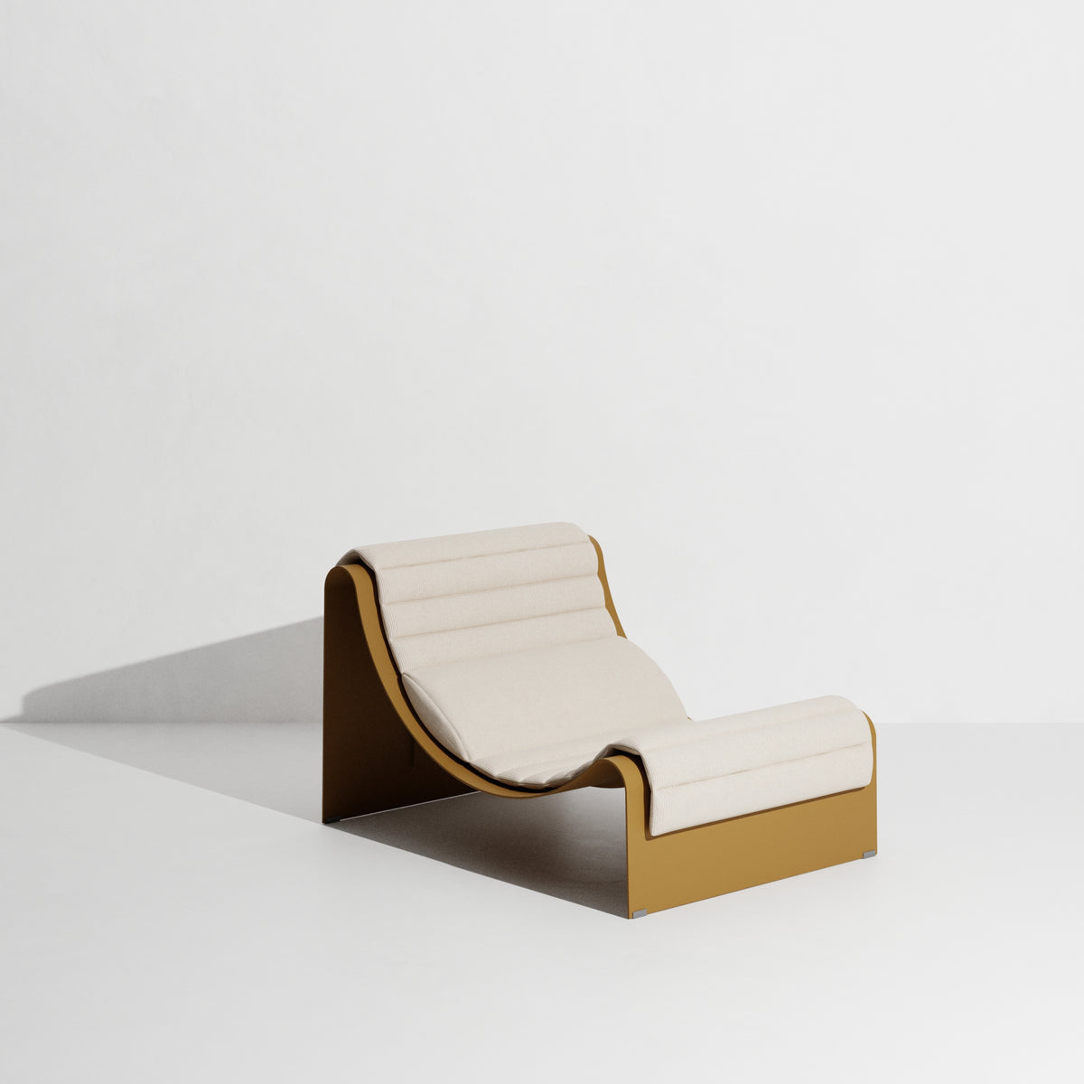 Chaise longue Eclipse de Garnier & Pingree - Petite Friture-Structure seule, Or (présentée avec un coussin Patio, non inclus)-The Woods Gallery