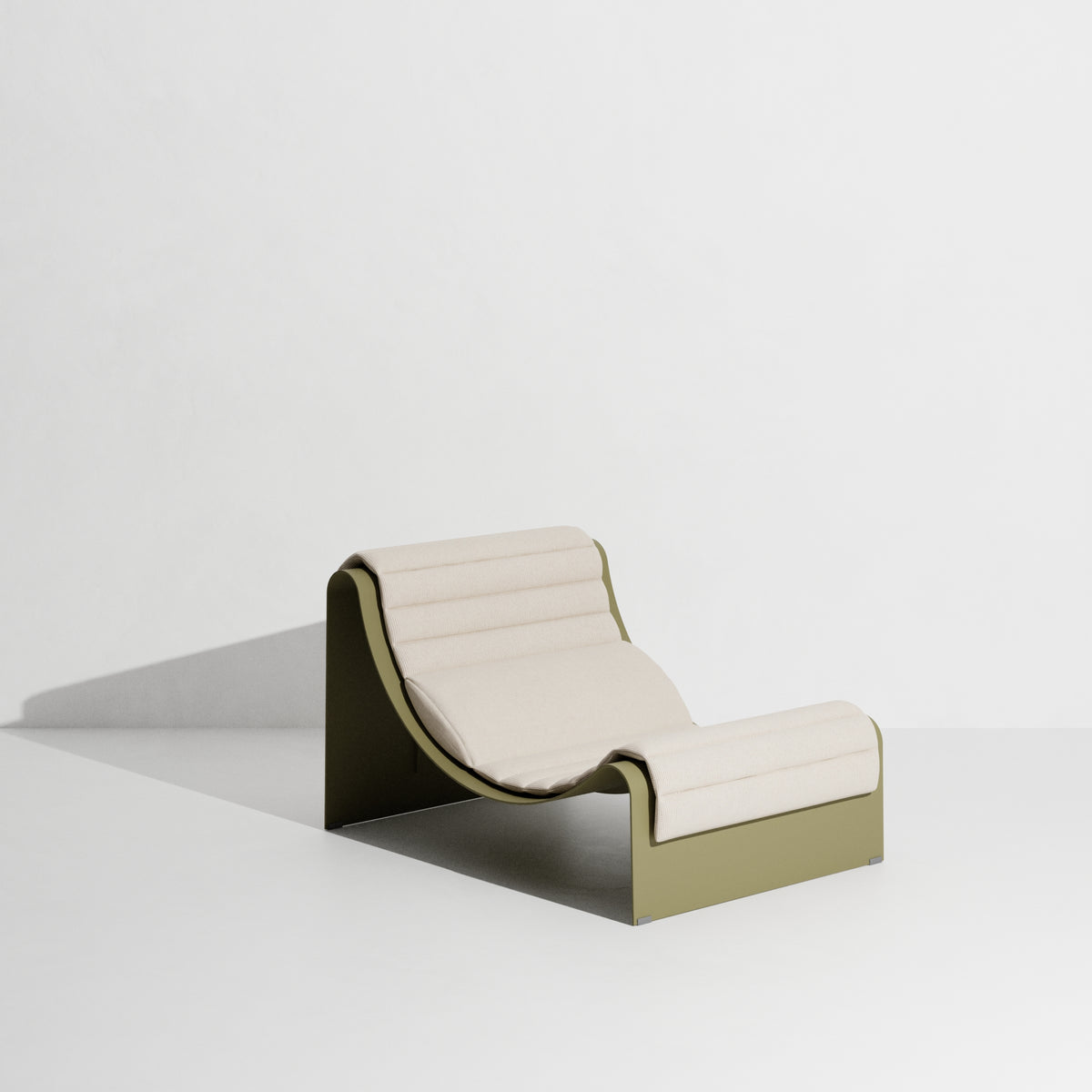 Chaise longue Eclipse de Garnier & Pingree - Petite Friture-Structure seule, Vert jade (présentée avec un coussin Patio, non inclus)-The Woods Gallery