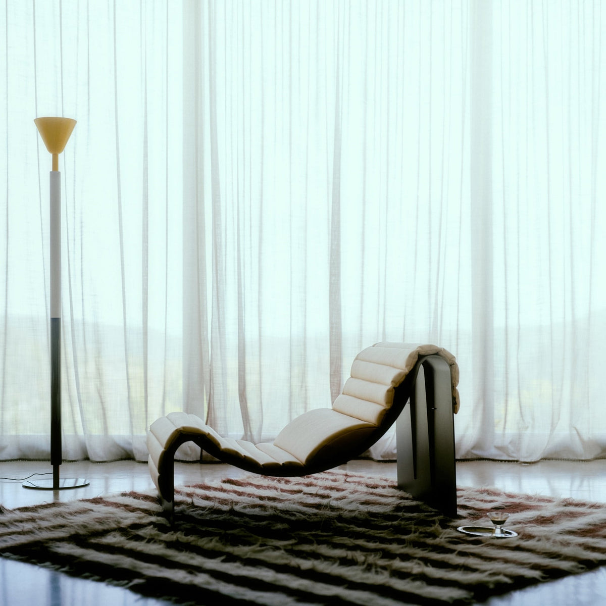 Chaise longue Eclipse de Garnier & Pingree - Petite Friture-en situation, intérieur-The Woods Gallery