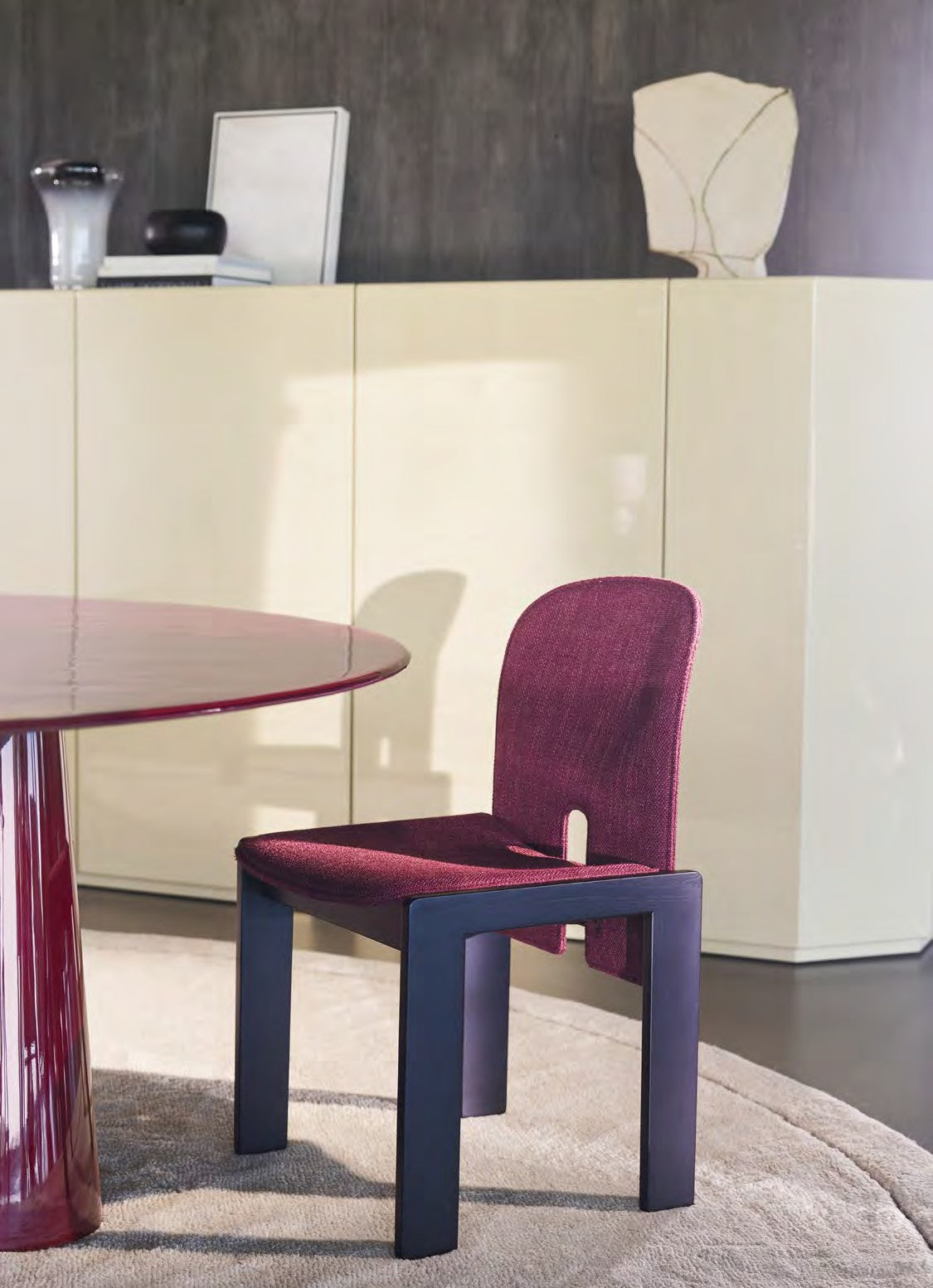 Tapis rectangulaire Sahara Grid 200x300cm - Cassina-ambiance catalogue Cassina 2026 (vue 2)-The Woods Gallery