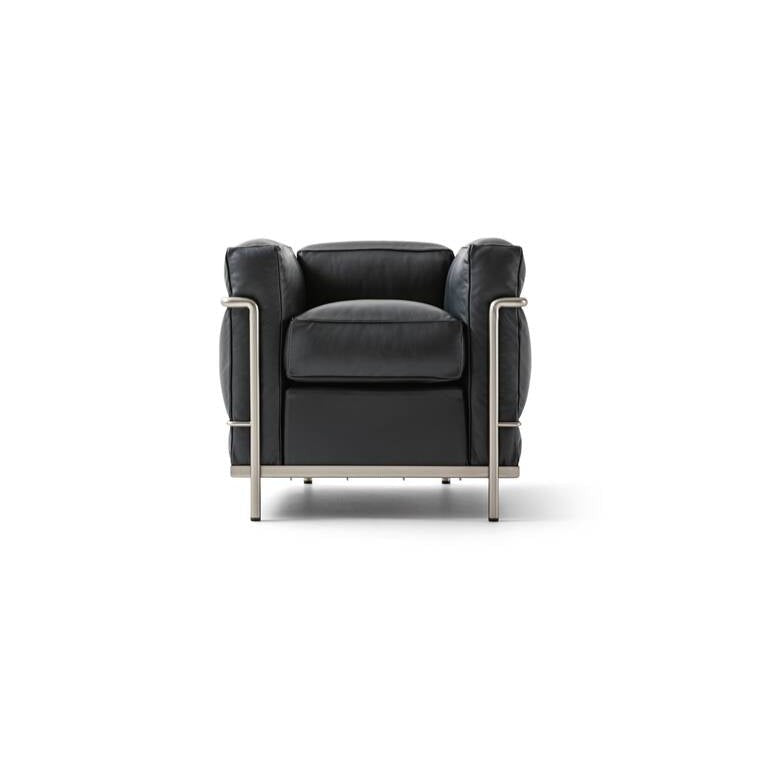 Fauteuil "2" de Le Corbusier, P. Jeanneret, C. Perriand - Cassina-vue de face, cuir noir et structure métal-Cassina