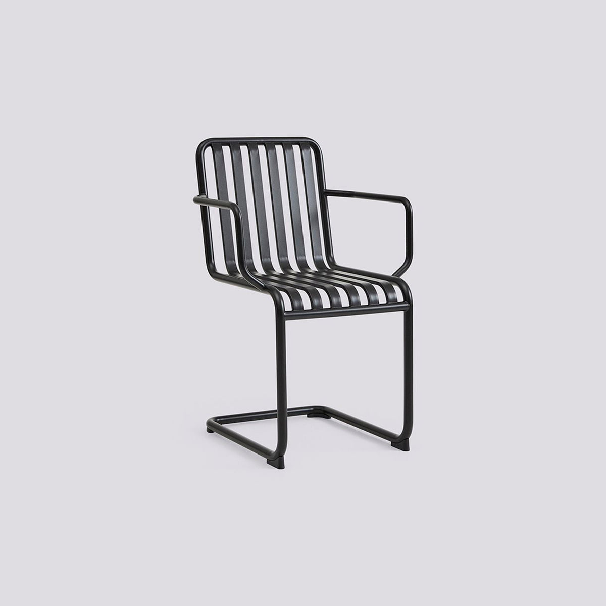 Fauteuil Palissade Cantilever de Ronan et Erwan Bouroullec - Hay-Anthracite vue studio-The Woods Gallery
