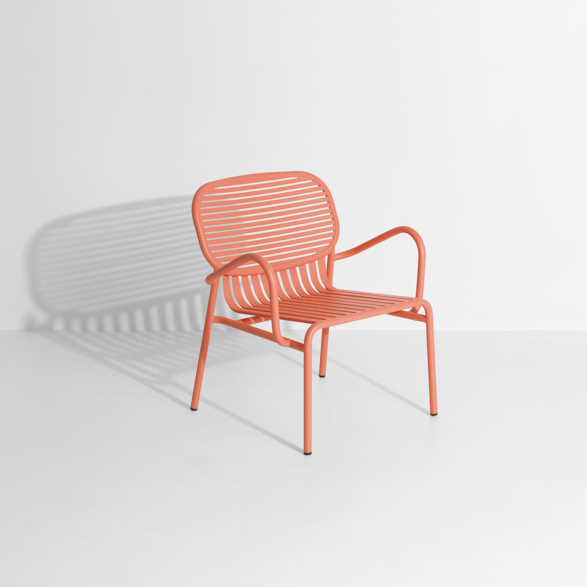 Fauteuil de jardin Week-End de Studio Brichet-Ziegler - Petite Friture-Corail-The Woods Gallery
