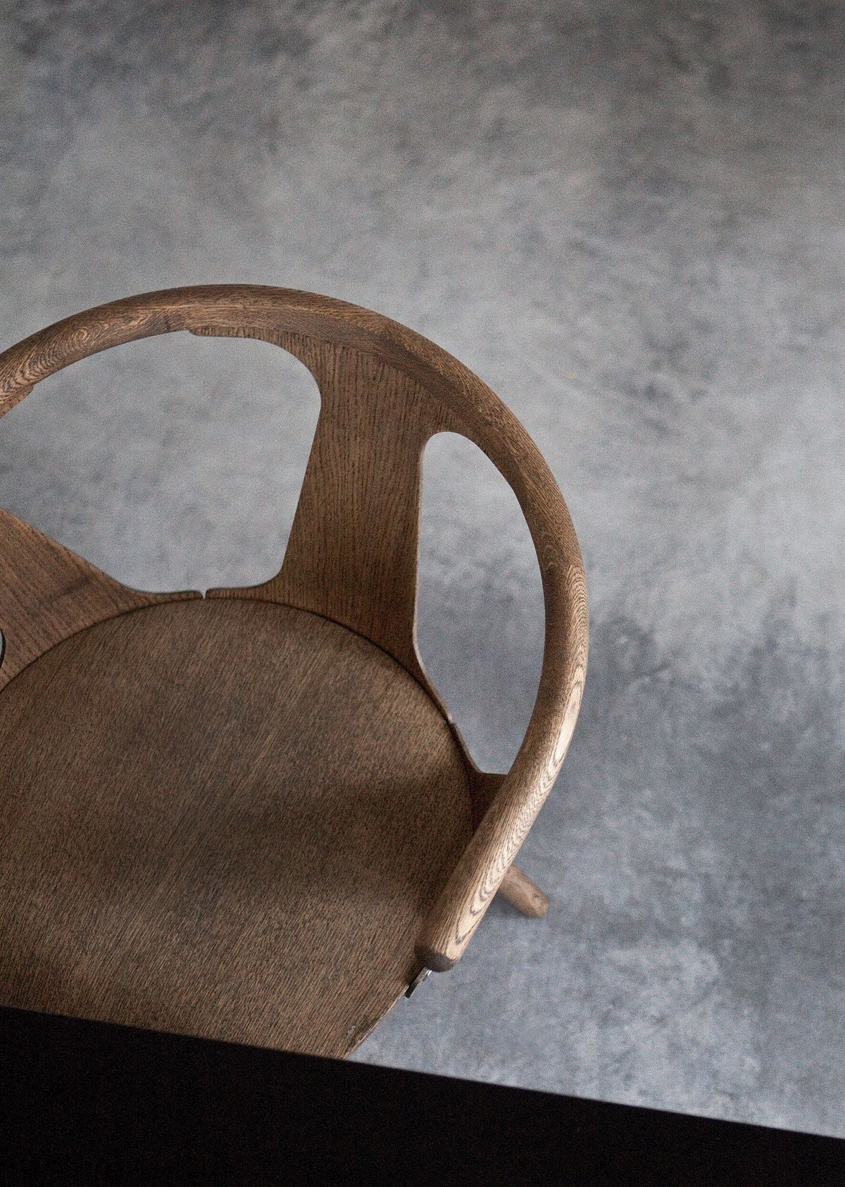 Fauteuil de table In Between SK1 de Sami Kallio - &Tradition-Chêne huilé-Coque nue, sans revêtement-The Woods Gallery