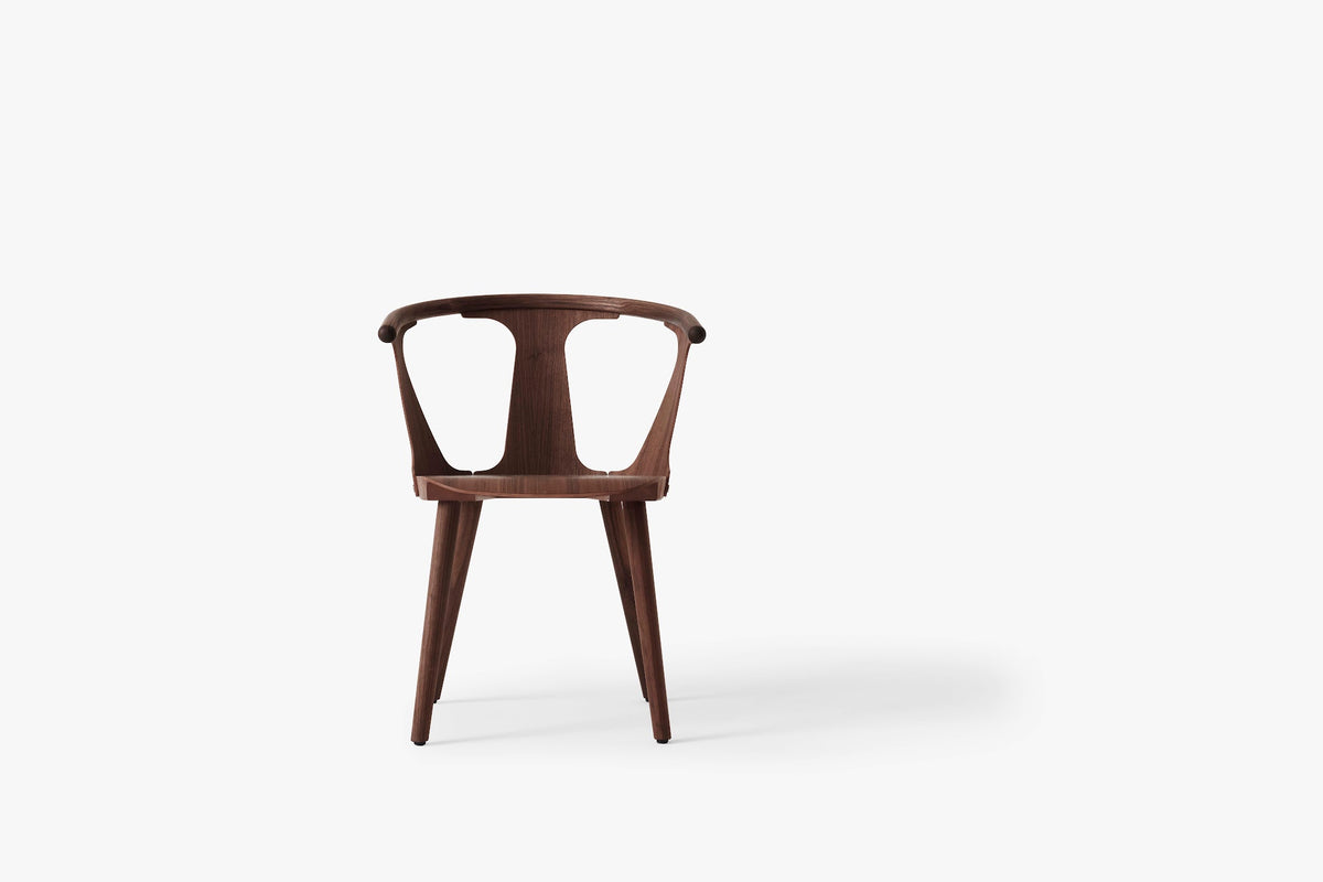 Fauteuil de table In Between SK1 de Sami Kallio - &Tradition-Noyer huilé-Coque nue, sans revêtement-The Woods Gallery
