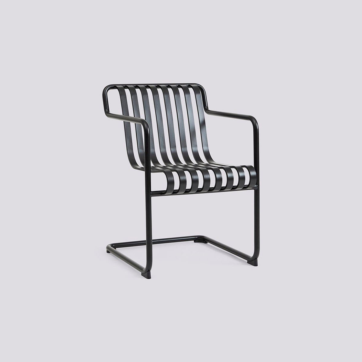 Fauteuil de table Palissade Cantilever de Ronan et Erwan Bouroullec - Hay-Anthracite vue studio-The Woods Gallery