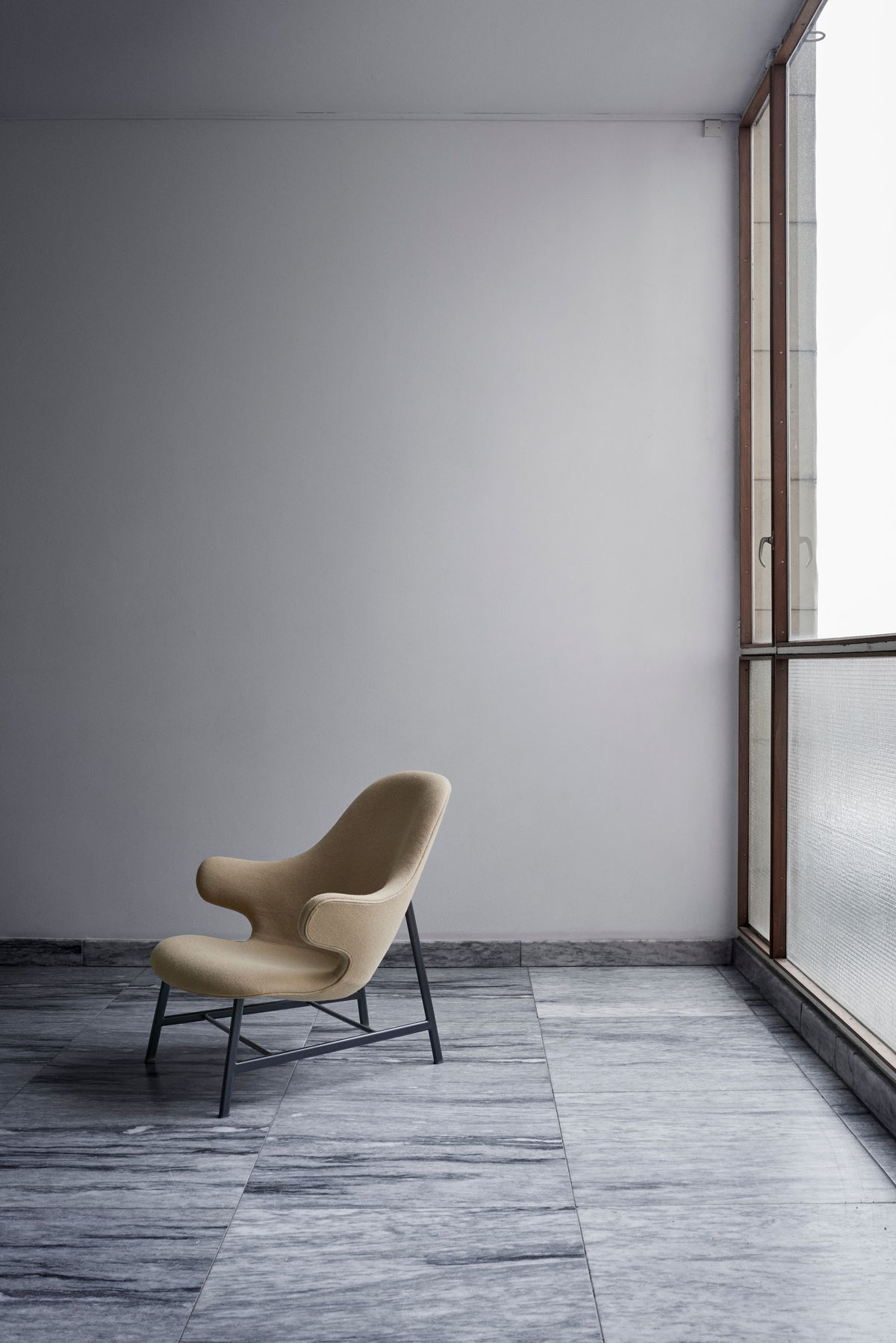 Fauteuil lounge Catch JH13 de Jaime Hayon - &Tradition-Base tube plat-Tissu groupe 1-The Woods Gallery
