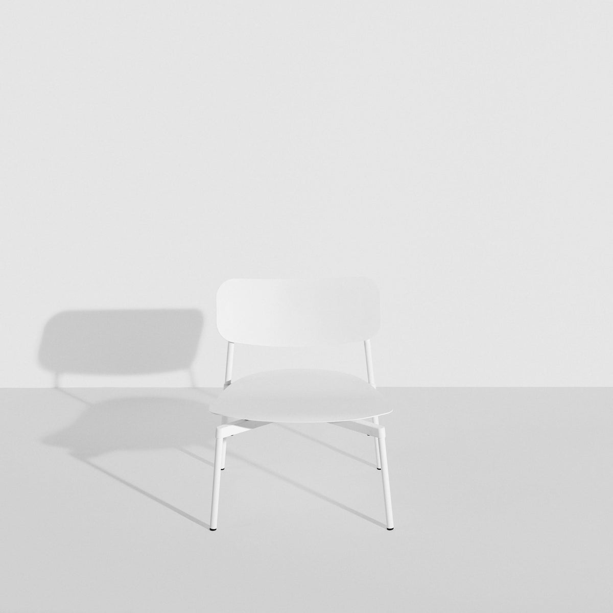 Fauteuil lounge Fromme de Tom Chung - Petite Friture-Blanc-The Woods Gallery