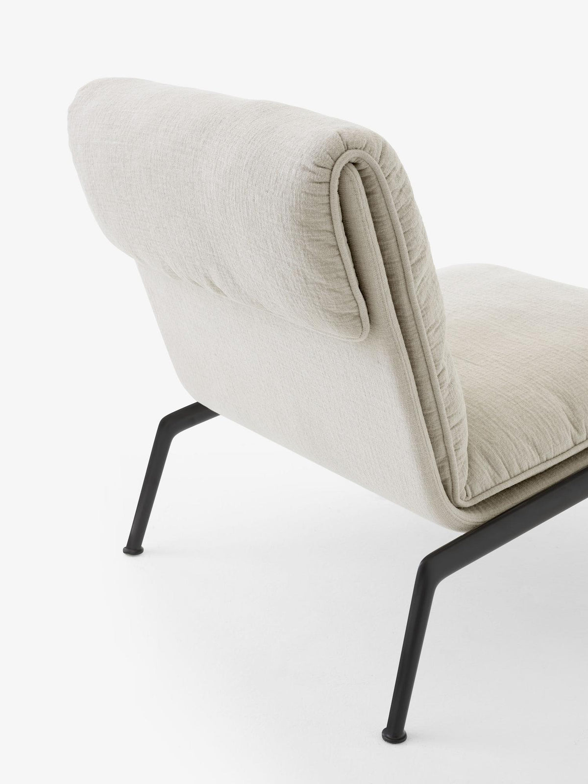 Fauteuil lounge Muno LN18 de Luca Nichetto - &Tradition-Noir chaud-Tissu groupe 1-The Woods Gallery