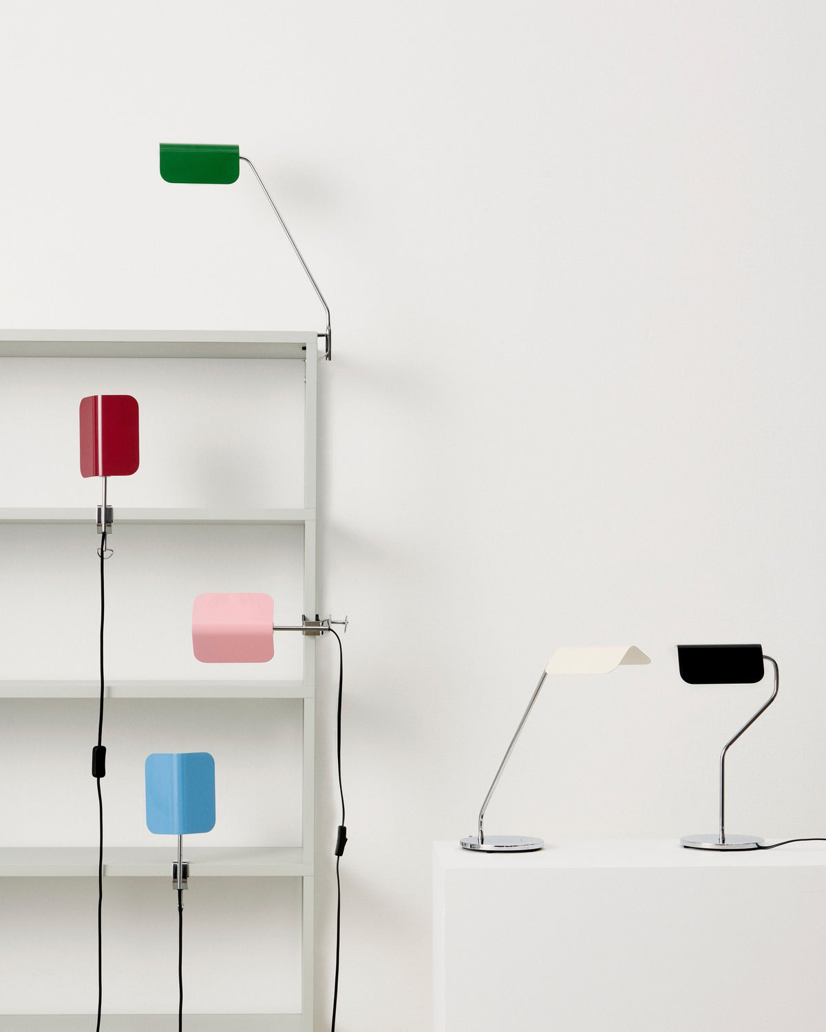 Lampe Clip Apex - Orientable - Hay-Bleu pastel-The Woods Gallery