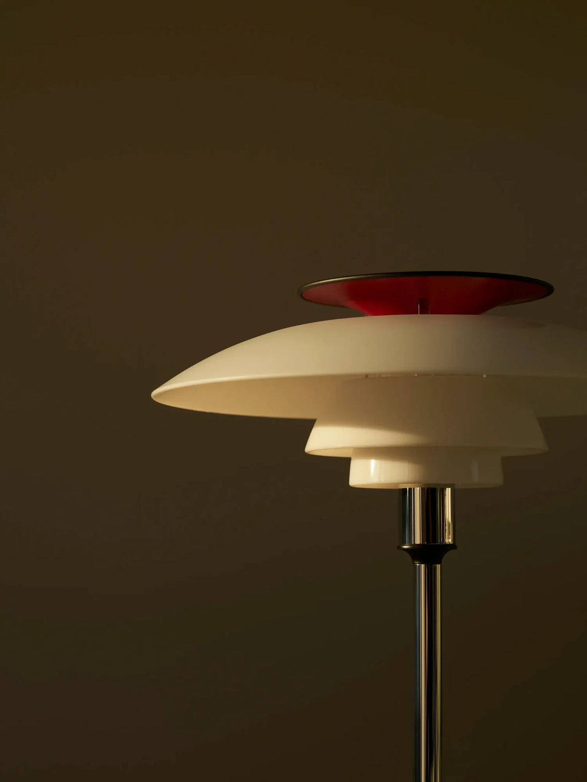 Lampe à poser sans fil PH 80 Portable de Poul Henningsen - Louis Poulsen-Blanc opalin et chrome-The Woods Gallery
