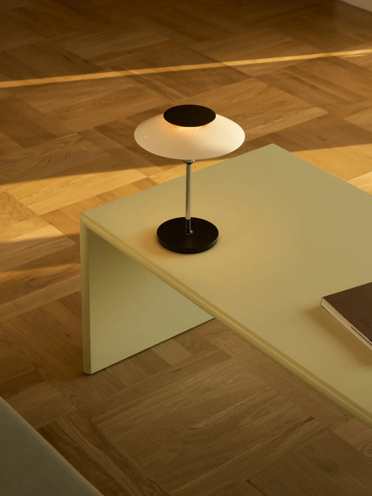 Lampe à poser sans fil PH 80 Portable de Poul Henningsen - Louis Poulsen-Blanc opalin et chrome-The Woods Gallery