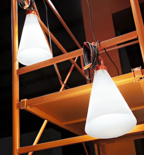 Lampe baladeuse Mayday de Konstantin Grcic - Flos-Noir-The Woods Gallery